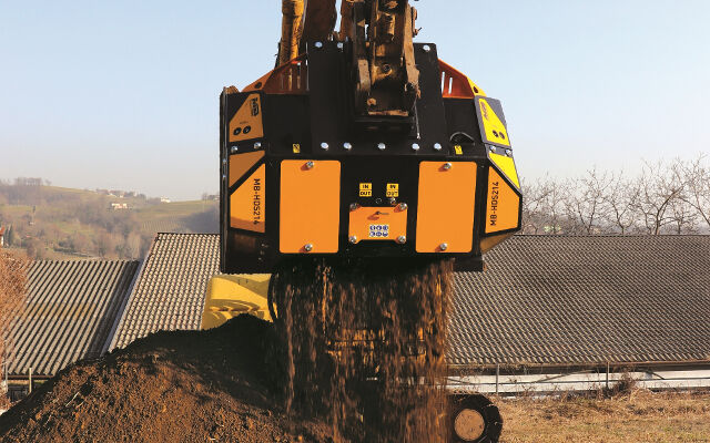 MB Crusher introduces the new generation of Shafts Screeners: excellent multi-purpose system to manage different types of materials efficiently
